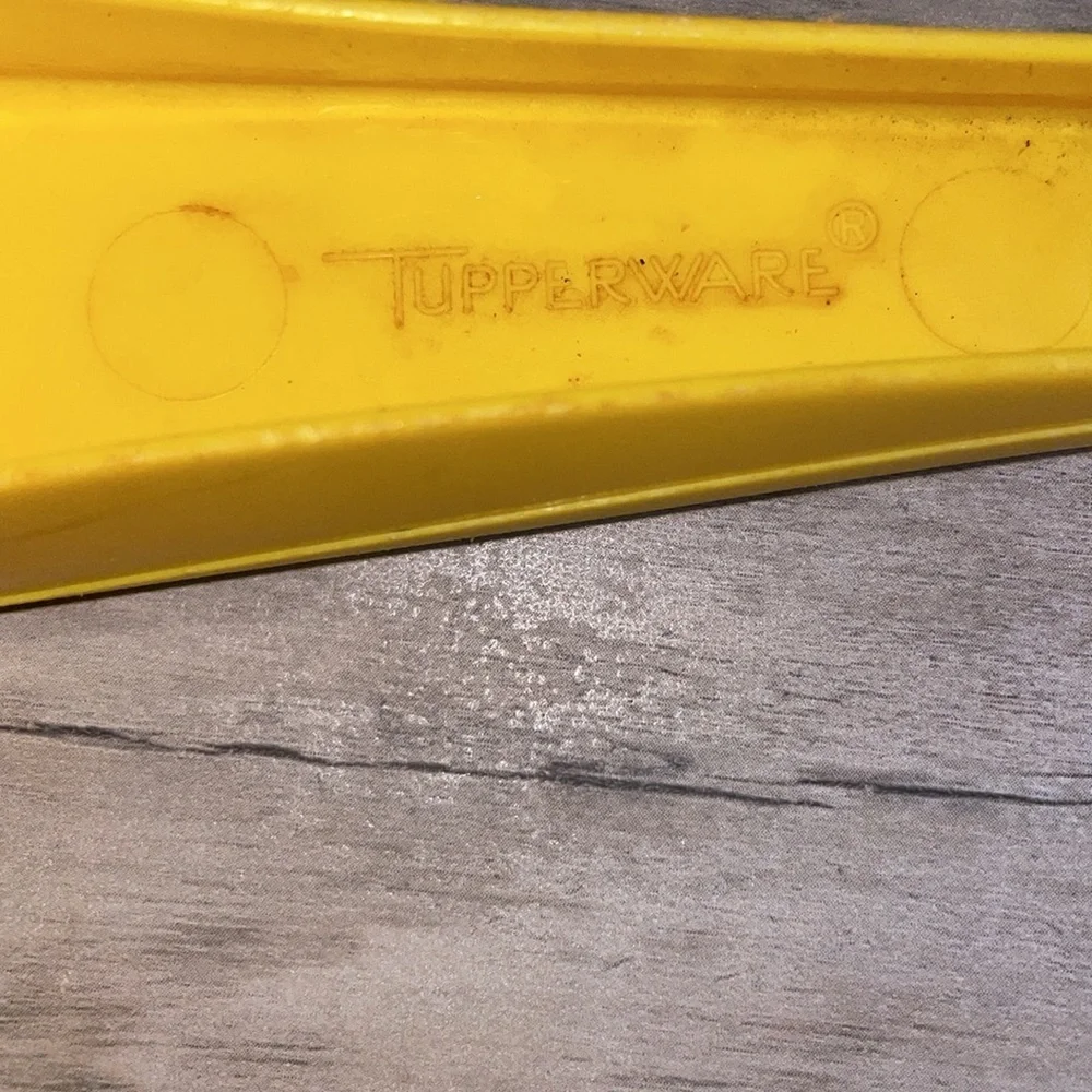 Tupperware colander strainer vintage yellow 1 quart double spout handle 1970s